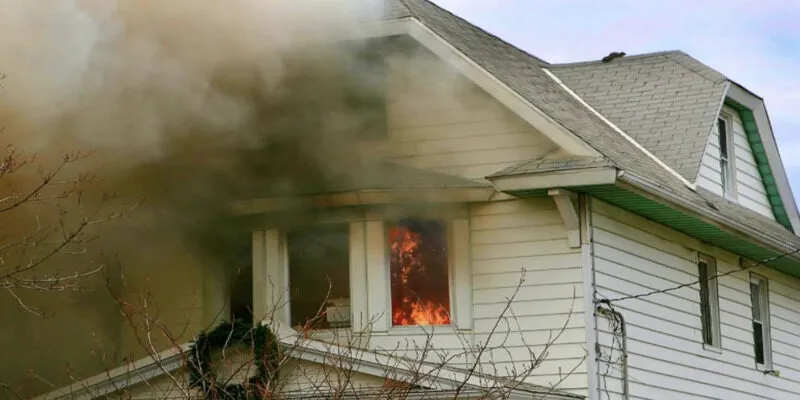 Mơ thấy nhà kho hoặc xưởng bị cháy ngụ ý gì?